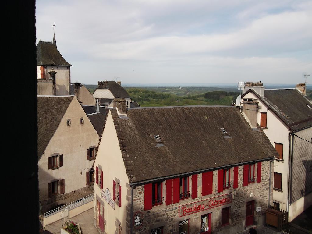 Hotel Restaurant La Reine Margot La Tour-d'Auvergne Luaran gambar